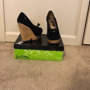 Black wedge shoes